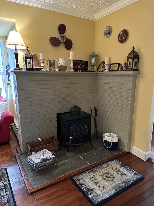 Wood Burning Fire Place - 8 Cedar Valley Ln