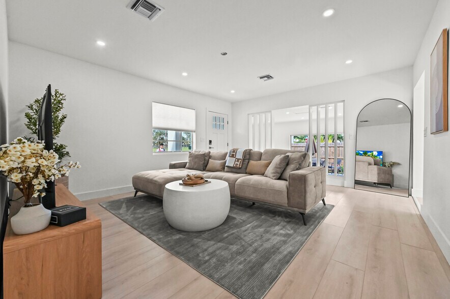 living room - 3400 Parker Ave