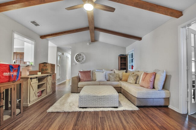 Building Photo - 5625 Amherst St