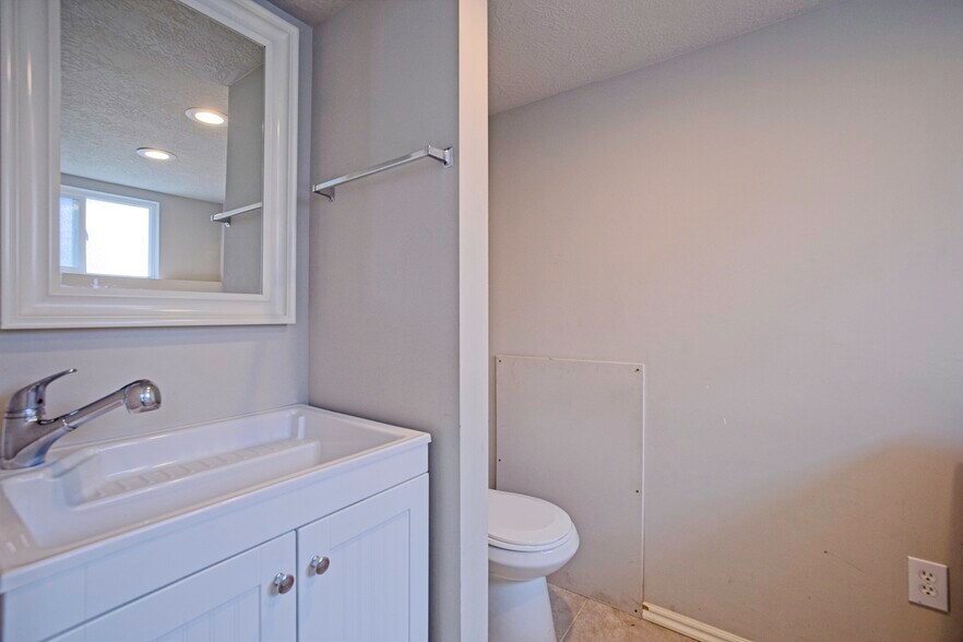 Building Photo - 755 N 1020 E