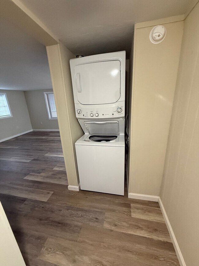 Building Photo - Springdale A