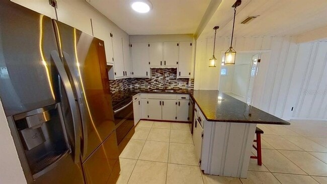 Building Photo - 6374 Hampton Dr N