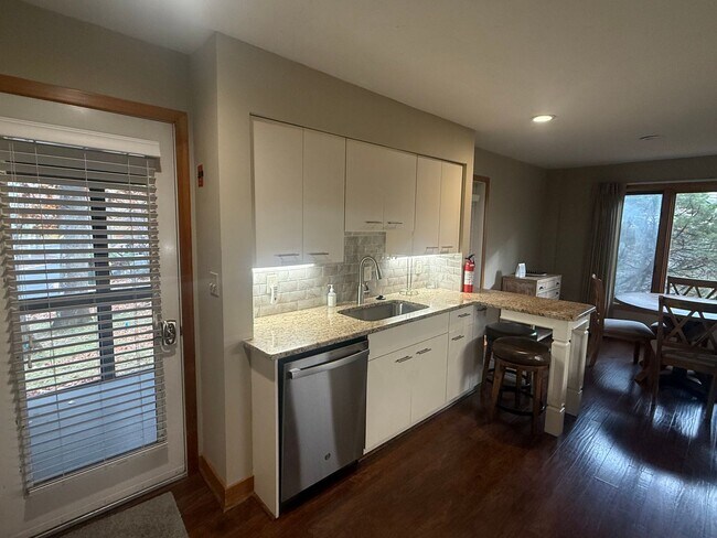 Building Photo - WINTER RENTAL - Cozy Condo in Gilford