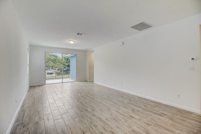 Building Photo - 117 Lacey Oak Lp