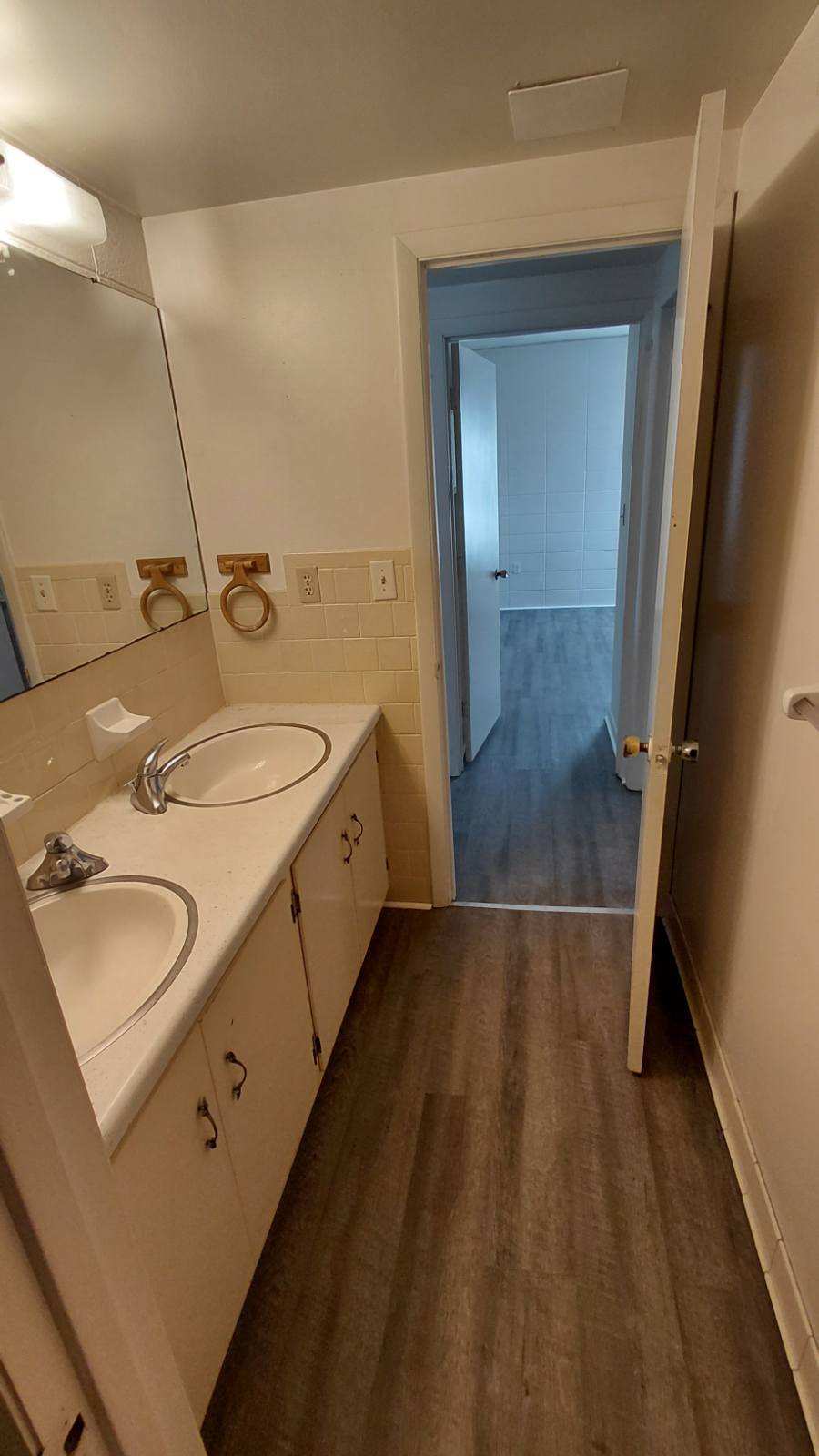 Building Photo - 904 Brightwood Manor Dr