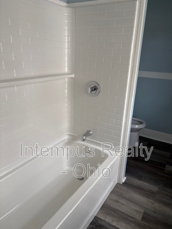 Building Photo - 306 Maplewood Ave