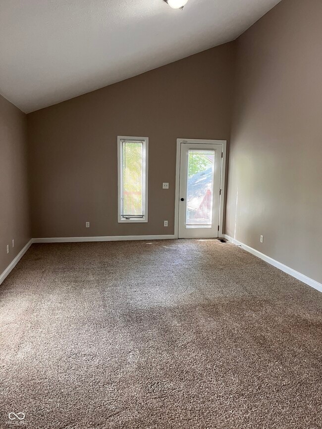 Building Photo - 945 Fox Hill Dr