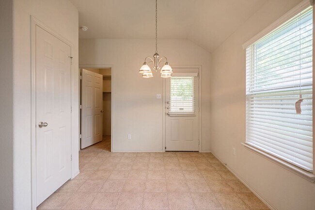 Building Photo - 100 Azurite Dr