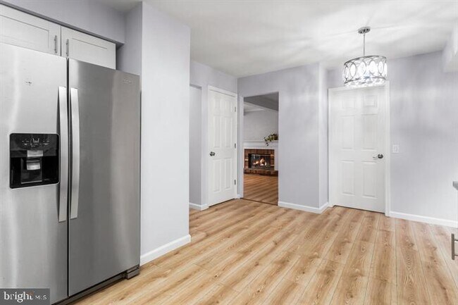 Building Photo - 2807 Falling Brook Terrace