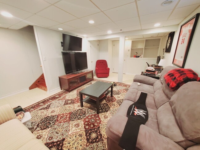 Building Photo - 34 Goodwin St