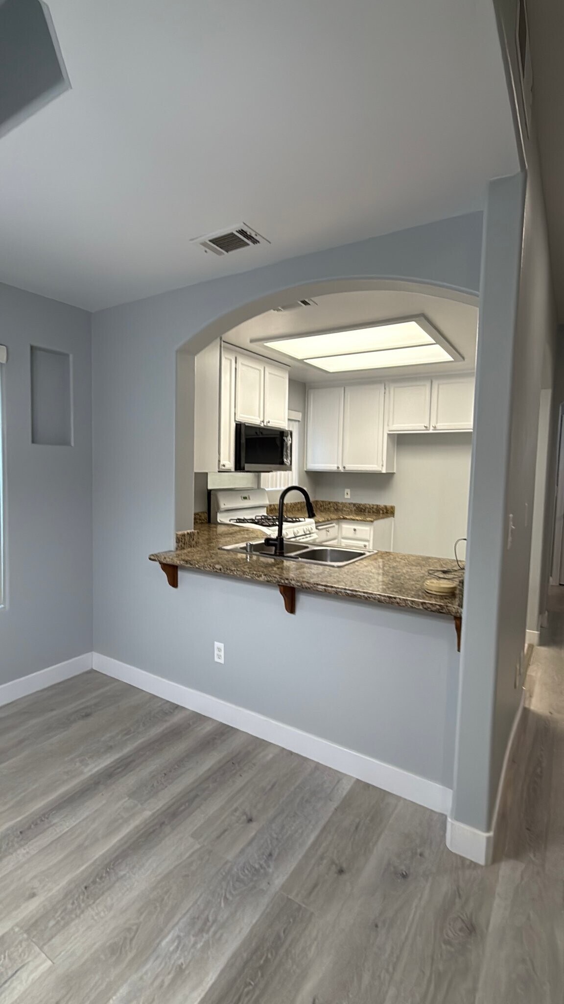 Building Photo - 14627 Gledhill St