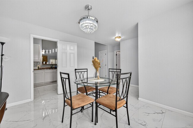 Building Photo - 14310 Royal Hill Dr