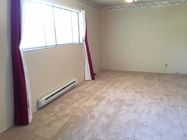 Extra large master bedroom - 88 Flynn Ave