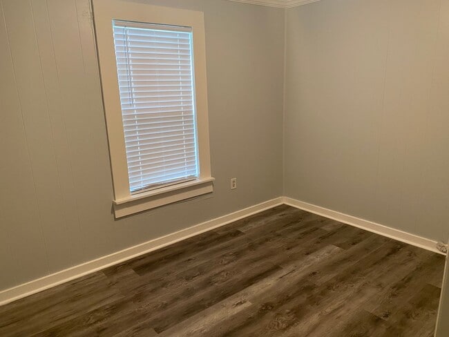 Building Photo - Updated 3/1 North LC with appliances