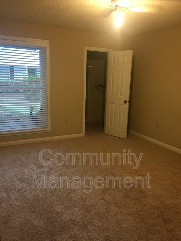 Building Photo - 1540 Sharlo Ave
