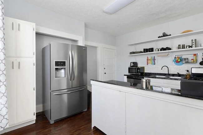 Building Photo - 477 E Gates St