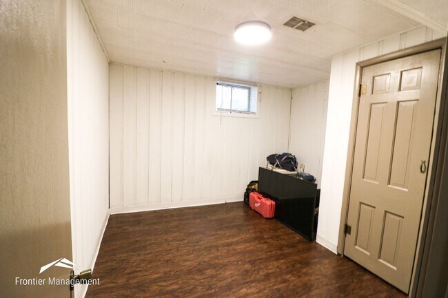 Building Photo - 605 Ratone Ln