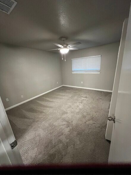 Building Photo - 100 Bugle Ct
