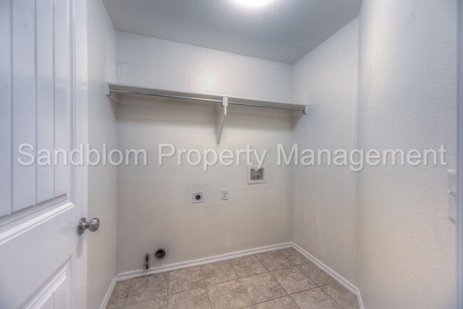 Building Photo - FOR LEASE | Jenks | Available Now!