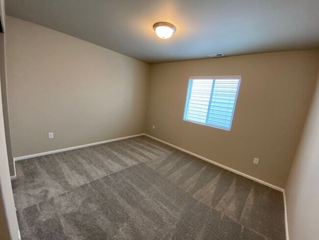 Building Photo - Spacious, modern 5-bed, 2.75-bath in sought-after Daisy Crossing Community in Sultan