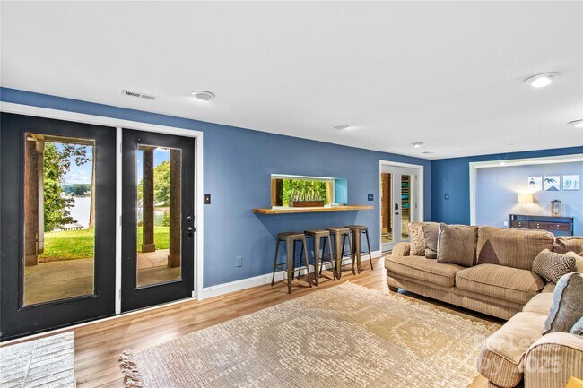 Building Photo - 9598 Riviera Dr