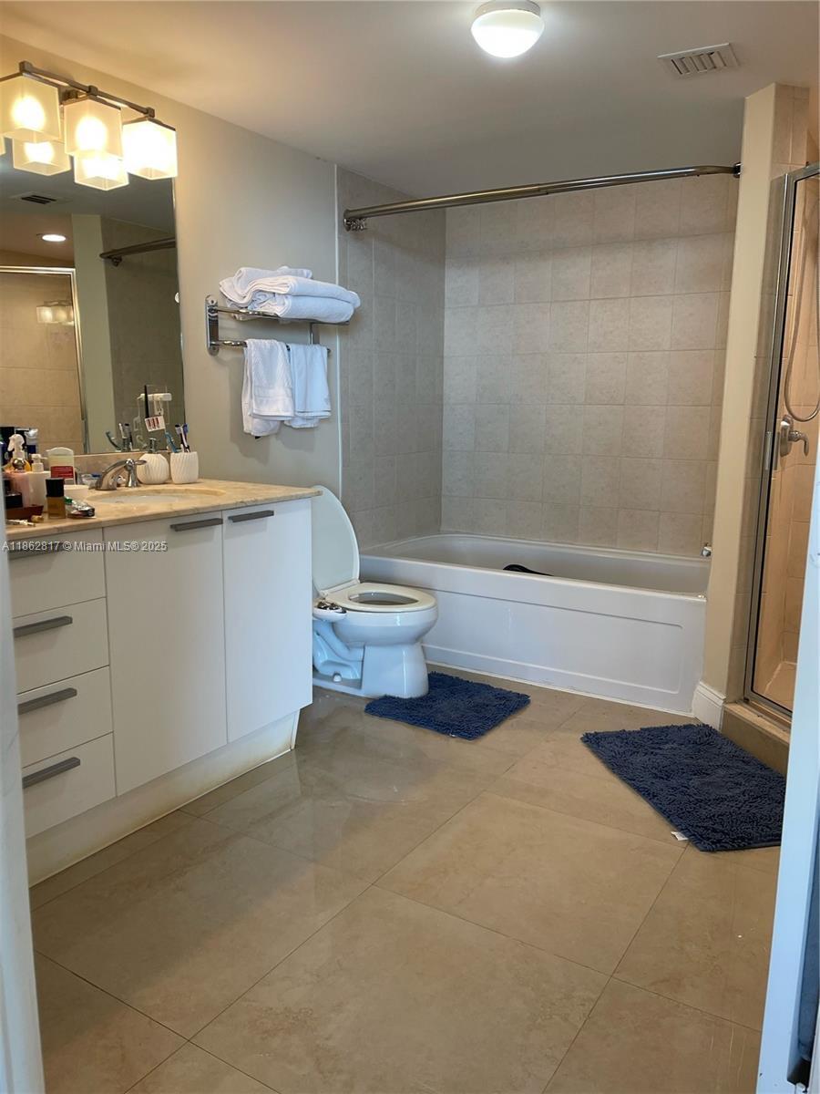 Building Photo - 16699 Collins Ave