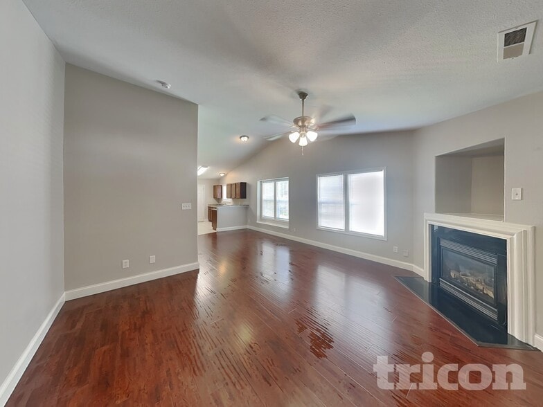 Building Photo - 10417 Hugue Way