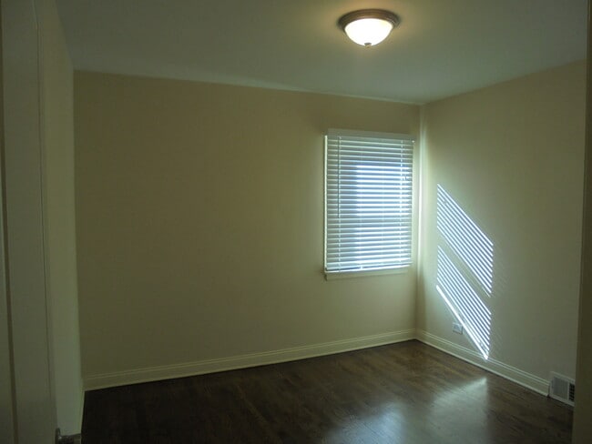 Building Photo - 408 W Sunset Rd