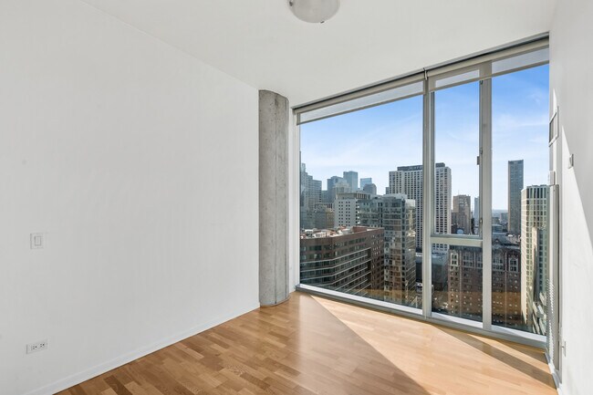 Building Photo - 600 N Fairbanks Ct