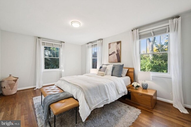 Building Photo - 6 Spring Hill Ct