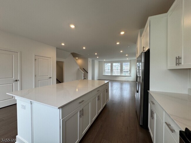 Building Photo - 71 Eastwood Ter