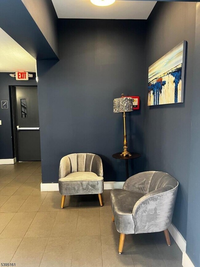 Building Photo - 22 Center St