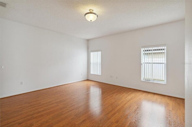 Building Photo - 325 Azincourt Ln