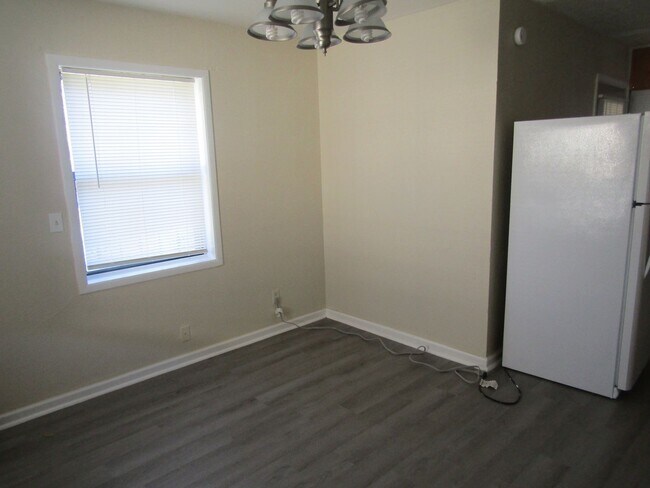 Building Photo - 1306 Garth Dr