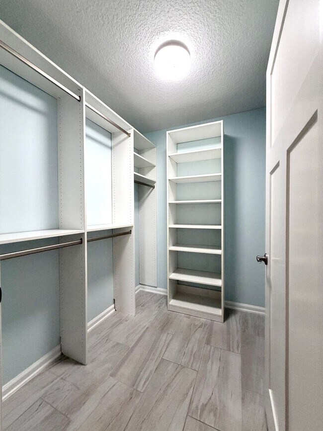 Building Photo - 500 Sandiron Cir