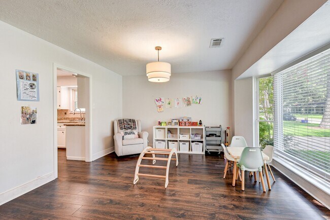Building Photo - 10707 Piping Rock Ln