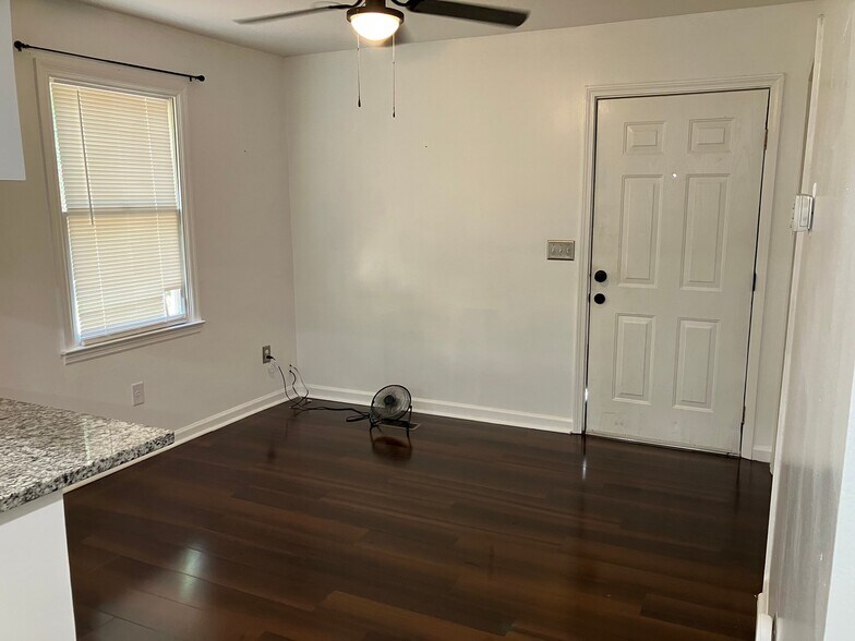 Building Photo - 203 Branham St