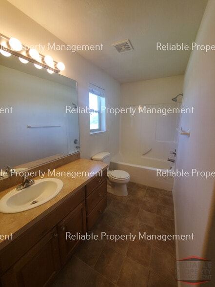 Building Photo - 111 Robison Dr