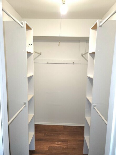 Building Photo - 366A Delancey Pl
