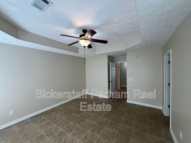 Building Photo - 14 Brentwood Dr