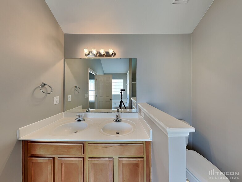 Building Photo - 4335 Springhaven Dr