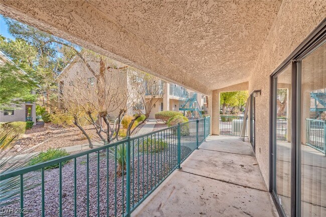 Building Photo - 2839 Blue Bonnet Dr