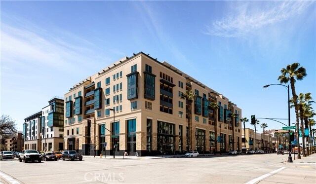 Building Photo - 39 S Los Robles Ave