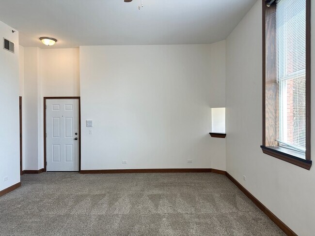 Building Photo - 730 N Seminary Ave