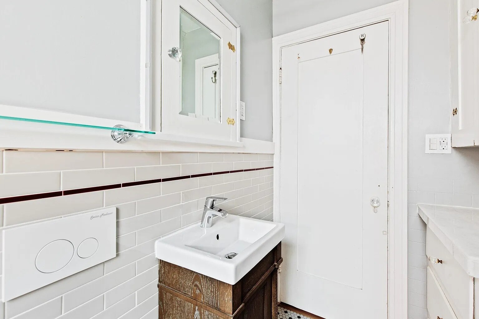 Bath - 1033 Grant St
