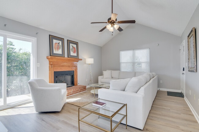 Building Photo - 662 Tara Ln