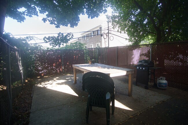 Building Photo - 609 N 34th St