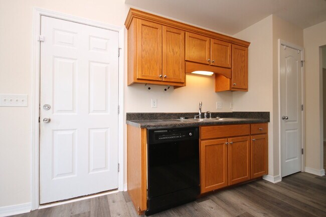 Building Photo - Updated 3BR/2BA Brick Home in Ashley Place...