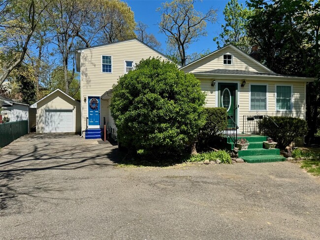 Building Photo - 27 Columbia Ave
