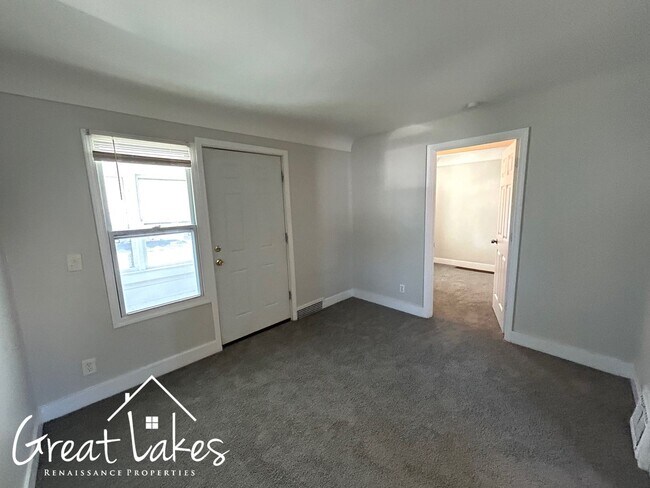 Building Photo - Charming 2 Bedroom 1 Bathroom now availabl...